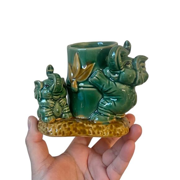 Vintage Ceramic Majolica Bamboo Planter Mama & Baby Elephants Trunks Up Green - Picture 8 of 8